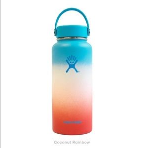 IM IN SEARCH OF THIS HYDROFLASK!!